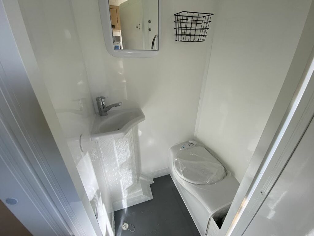 WC et douche intégrés