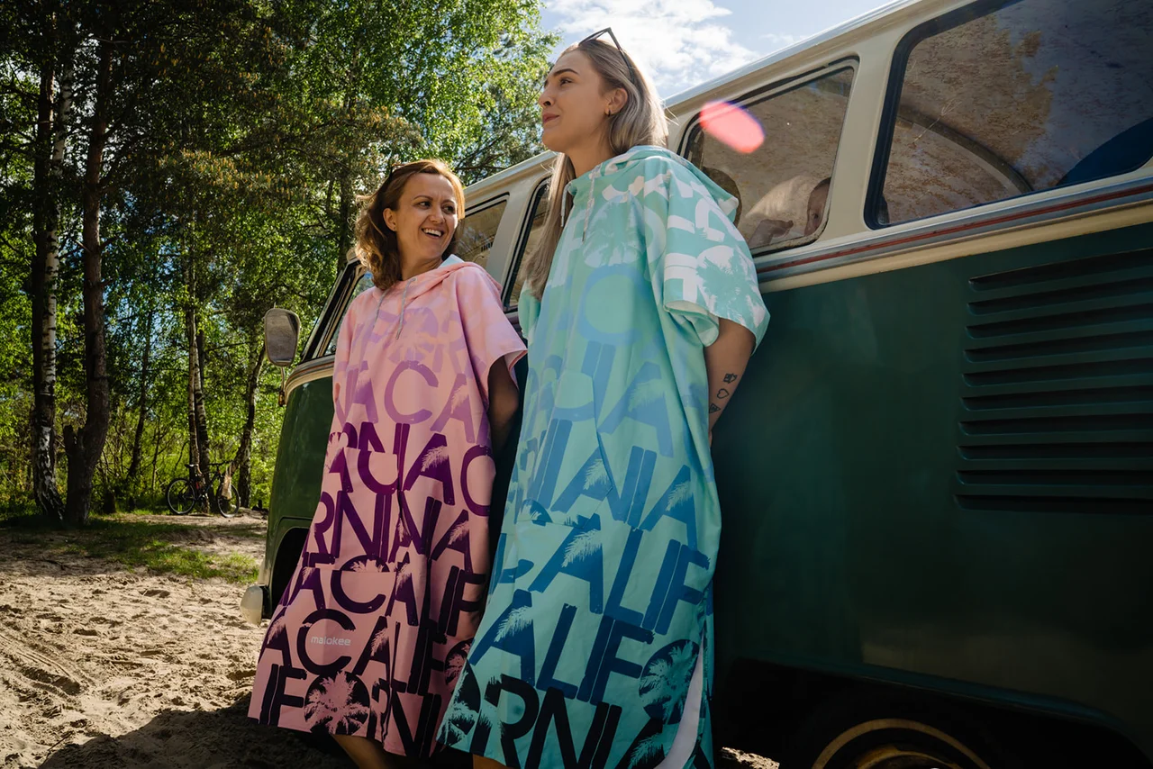 Poncho à capuche surf et plage Adulte California Mint – Image 5